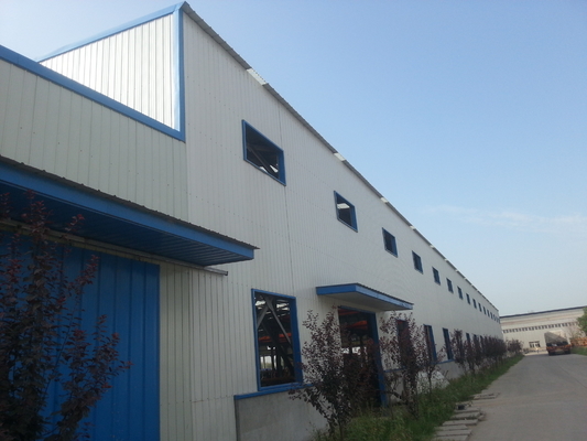 Q235 โครงสร้างหลังคาคลังสินค้าโลหะสำเร็จรูป PU Steel H Beam White