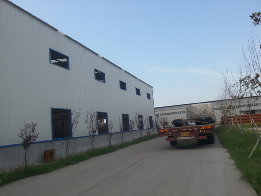 Q235 โครงสร้างหลังคาคลังสินค้าโลหะสำเร็จรูป PU Steel H Beam White