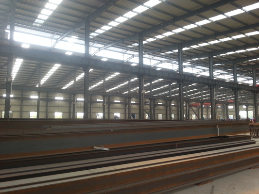 Q235 โครงสร้างหลังคาคลังสินค้าโลหะสำเร็จรูป PU Steel H Beam White