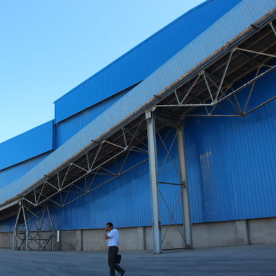 โครงการ Q235 Q345 โครงการ Prefabricated Light Steel Structure Frame For Warehouse Station Roof Welding ในอาร์เจนตินา