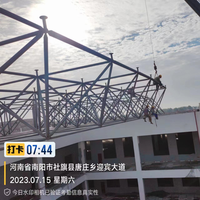Q235 โครงสร้างอาคารโครงเหล็กเบาสำเร็จรูปการก่อสร้างโรงเรียนเส้นผ่านศูนย์กลางขนาดใหญ่