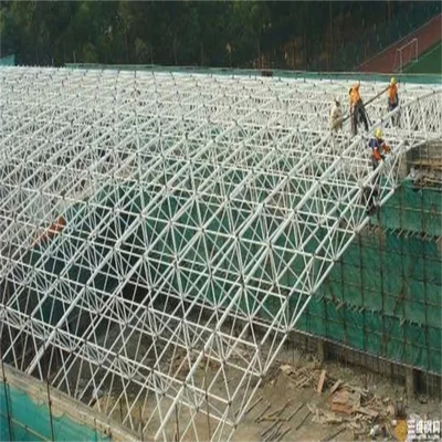 แบบกระเบื้อง Q355 โครงสร้างหลังคาโกดังเหล็ก พื้นที่คอลัมน์เหล็กที่กําหนดเอง