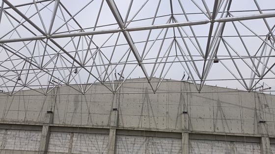 โครงการ Q235 Q345 โครงการ Prefabricated Light Steel Structure Frame For Warehouse Station Roof Welding ในอาร์เจนตินา