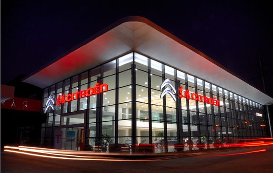 สแตนเลส หลังคา Truss สําหรับรถยนต์การค้า Showrooms สไตล์และแรงแก้ไขการก่อสร้าง