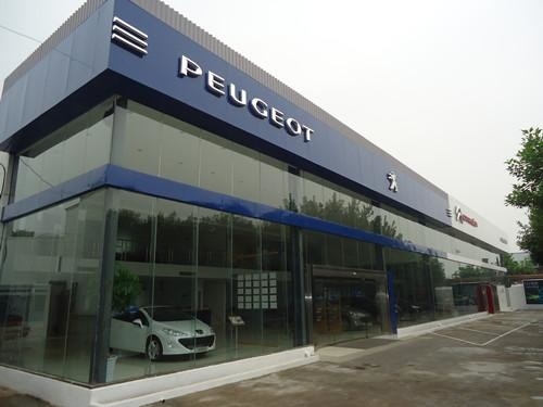 สแตนเลส หลังคา Truss สําหรับรถยนต์การค้า Showrooms สไตล์และแรงแก้ไขการก่อสร้าง